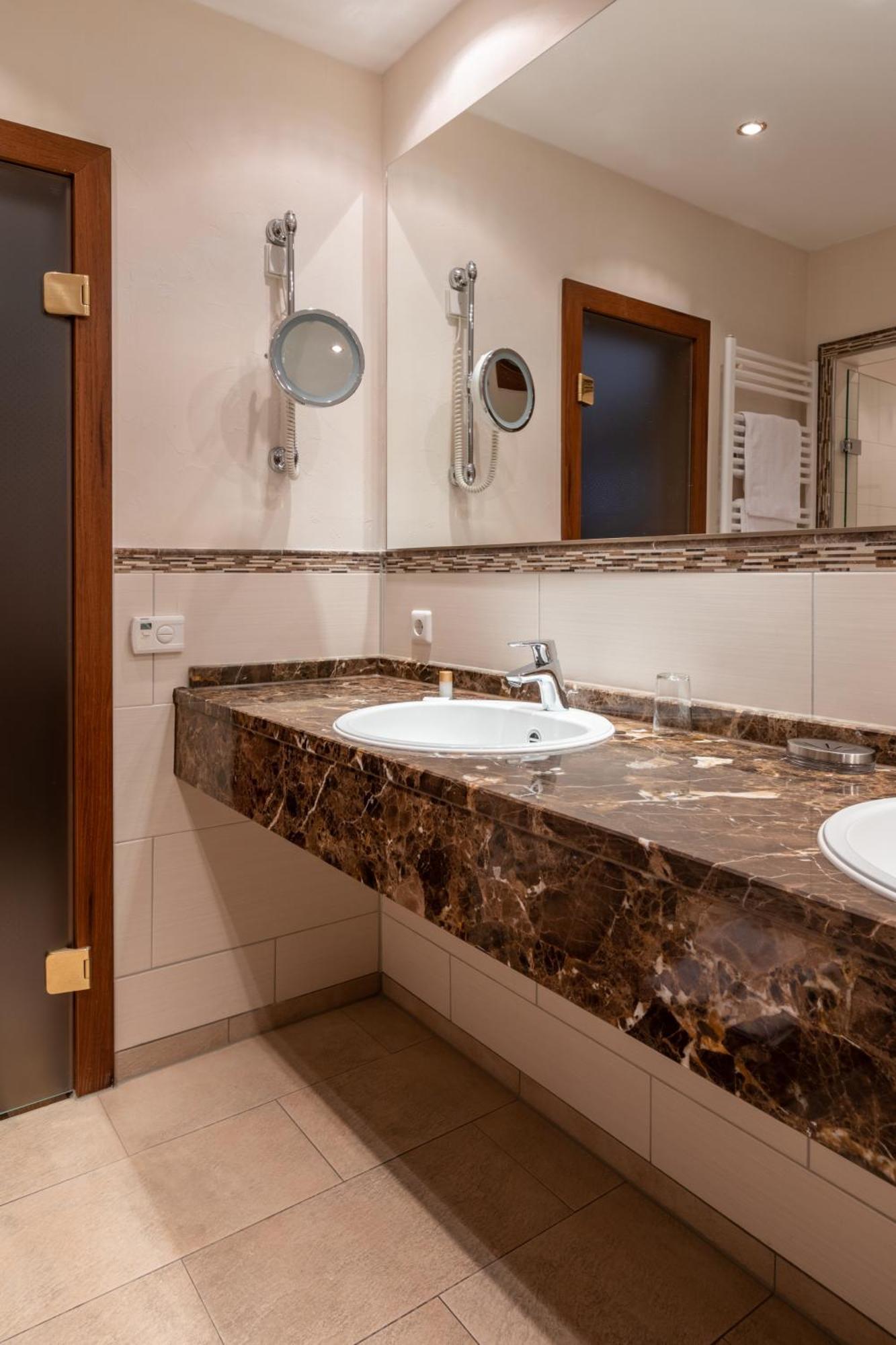 Sackmann Wanderhotel ไบเออร์สบรอนน์ ภายนอก รูปภาพ