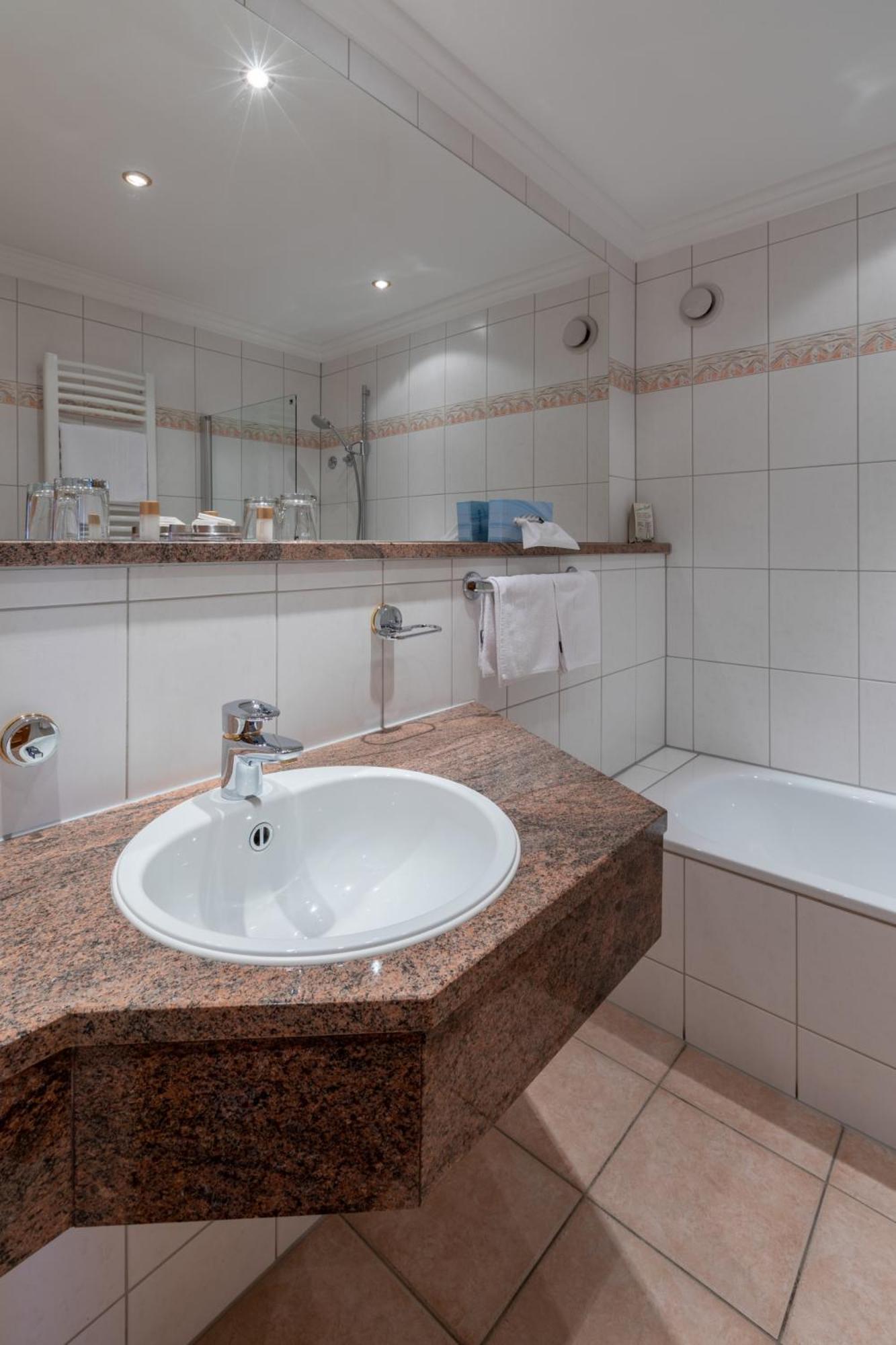 Sackmann Wanderhotel ไบเออร์สบรอนน์ ภายนอก รูปภาพ